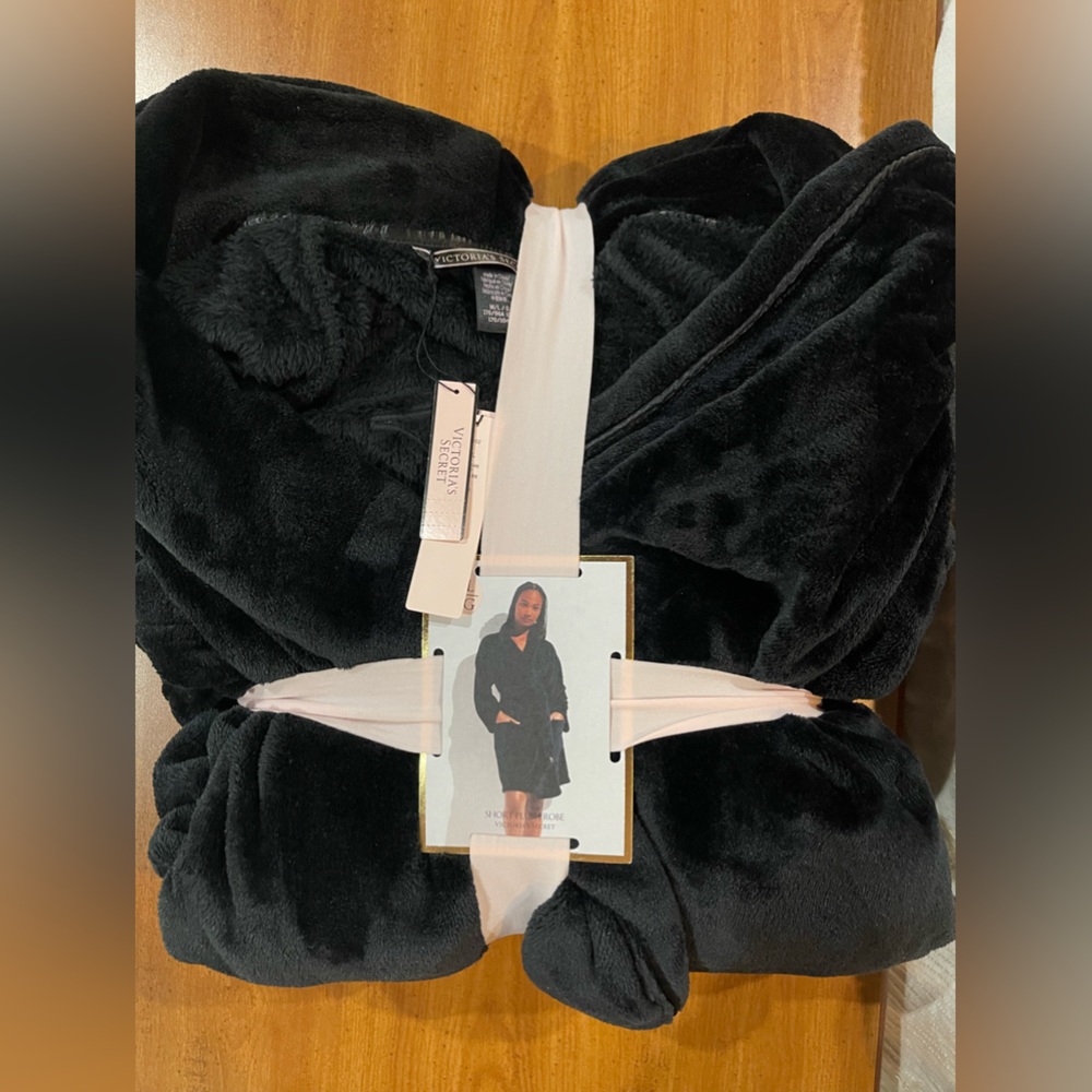 NWT Victoria’s secret Plush Robe
